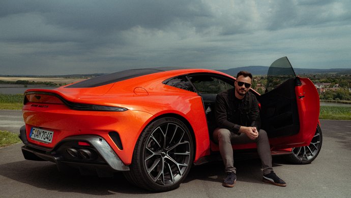 Aston_martin_vantage_video