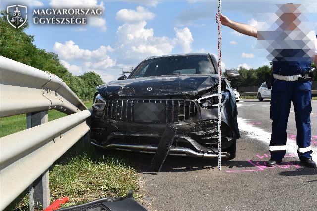 Büntetőfékezéssel okozott balesetet, majd csendben elhajtott