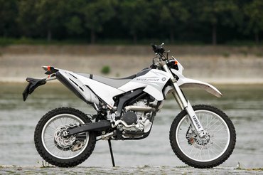 Rendszámtartó nyúlvány szép, de aggódtam, hogy terepen letöröm