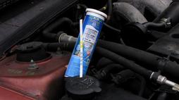 Nem csak az akvárium vizének az állapotát, de a fagyállót is le lehet ellenőrizni egy akvarisztikai tesztcsíkkal