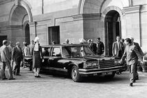 A ZIL 41052 és különböző változatai nem csak Gorbacsovot szolgálták, hanem sok más magas rangú szovjet és orosz politikai vezetőt. Az utolsó használója Borisz Jelcin volt