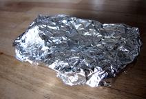 Egy gondosan elkészített alufólia-csomag tökéletes Faraday-kalitka