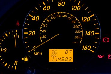 Kilométerskála, a gyengébbeknek. A futásteljesítmény mérföldben értendő, ezt csak hackeléssel lehetne átállítani kilométerre