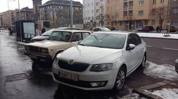 Három autó kényelmesen elfér egymás mellett