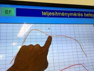 Hoppácska: a vékony vonal a reggeli, a vastag a második mérés nyomatékgörbéje. Itt valami nem kerek