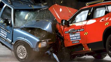 1996-chevrolet-blazer-crashes-into-my2026-descendant-to-show-how-crash-safety-improved-over-30-years_7