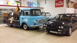 Végletek egymás mellett, mind a nyolcvanas évekből - a háború előtti technikán alapuló kisteher és a ralipályák atommáglyája (Barkas és Lancai Delta HF Integrale) Győrben