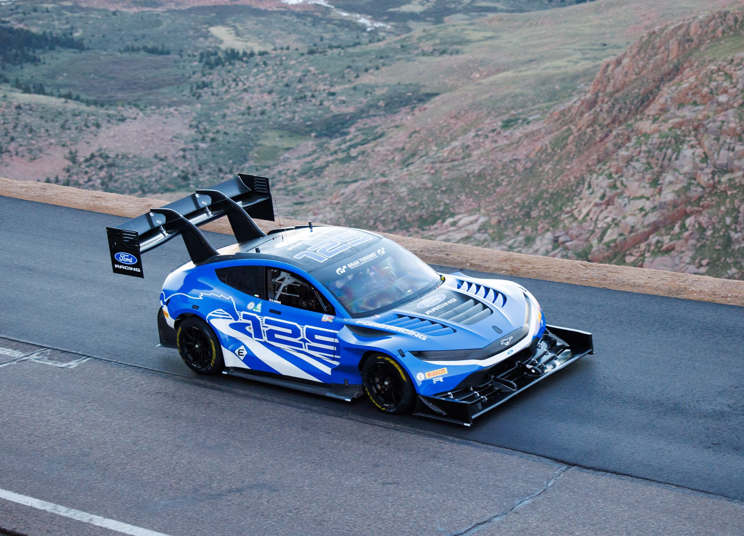 Elektromos Mustang lett a Pikes Peak királya