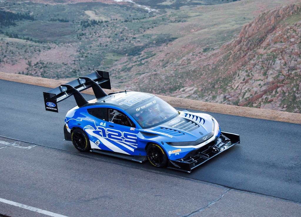 Elektromos Mustang lett a Pikes Peak királya
