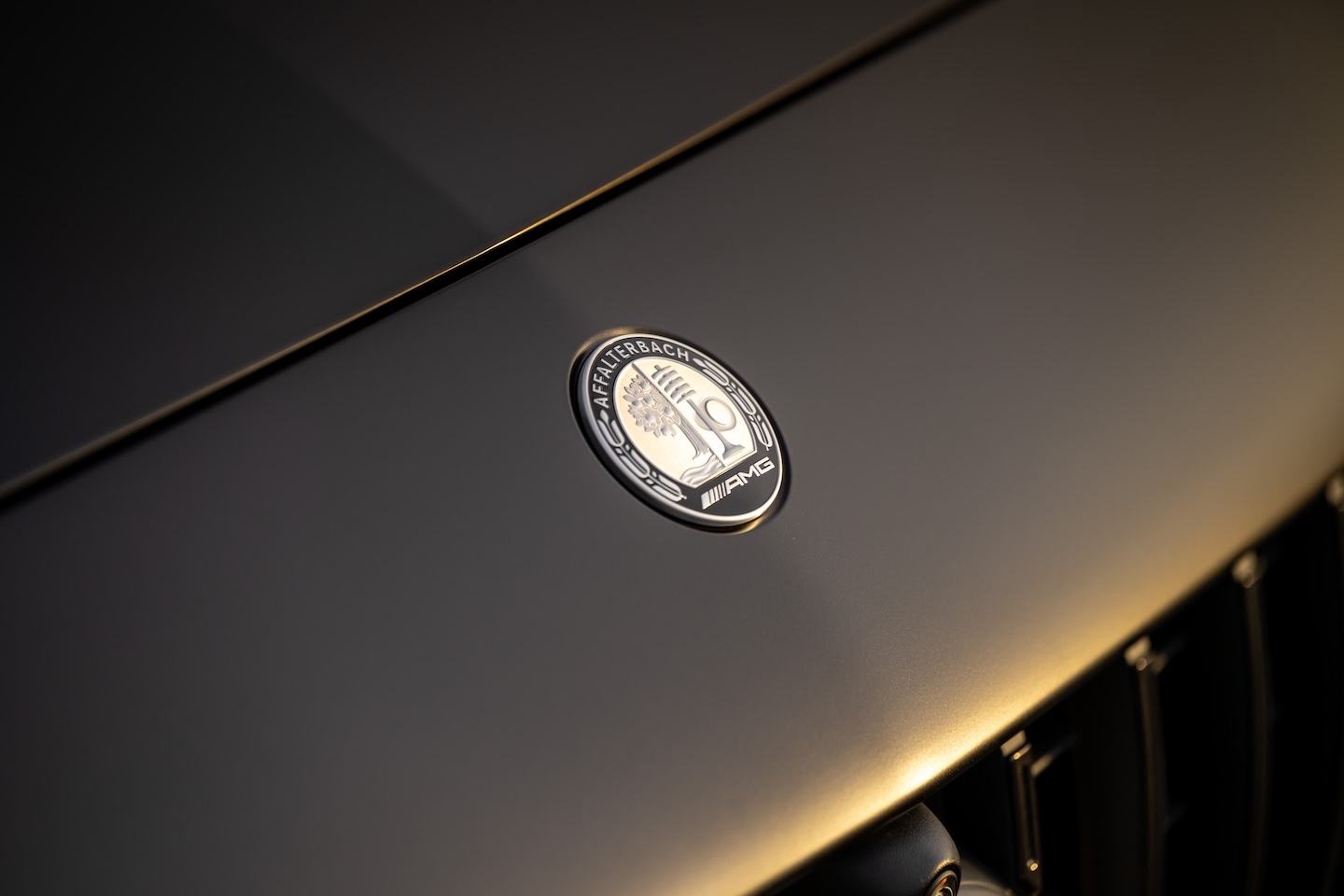 Der neue Mercedes-AMG C 63 S E PERFORMANCE (Kraftstoffverbrauch gewichtet, kombiniert: 6,9 l/100 km; CO2Â Emissionen gewichtet, kombiniert: 156 g/km; Stromverbrauch gewichtet, kombiniert: 11,7 kWh/100 km)Â Exterieur: MANUFAKTUR graphitgrau magno; Interieur: Leder Nappa AMG schwarz mit grauer Ziernaht;Kraftstoffverbrauch gewichtet, kombiniert: 6,9 l/100 km; CO2Â Emissionen gewichtet, kombiniert: 156 g/km; Stromverbrauch gewichtet, kombiniert: 11,7 kWh/100 km*
The new Mercedes-AMG C 63 S E PERFORMANCE (combined fuel consumption, weighted: 6.9 l/100 km; combined CO2Â emissions, weighted: 156 g/km; combined electric energy consumption, weighted: 11.7 kWh/100 km) exterior: MANUFAKTUR graphit grey magno; interior: Nappa leather AMG black with grey contrast stitching;Combined fuel consumption, weighted: 6.9 l/100 km; combined CO2Â emissions, weighted: 156 g/km; combined electric energy consumption, weighted: 11.7 kWh/100 km*