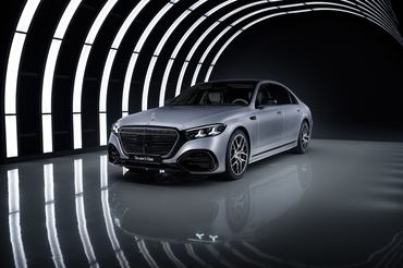 Die neue S-Klasse. Stuttgart, 2026.
Lackfarbe: Hightechsilber metallic
Exterieur: AMG Line; Night-Paket
Interieur: Exklusives Nappa-Leder macchiatobeige / magmagrau; Exklusiv-Paket
The new S-Class. Stuttgart, 2026.
Exterior colour: Hightech silver metallic
Exterior: AMG Line; Night Package
Interior: Exclusive Nappa leather macchiatobeige / magmagrey; Exclusive Package