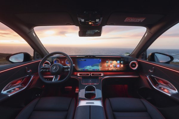 Test Drive elektrischer Mercedes-Benz GLC, Algarve, Portugal 2026.Exterieur: AMG Line Plus MANUFAKTUR  patagonienrot metallic Interieur: Leder schwarz Mercedes-Benz GLC 400 4MATIC mit EQ Technologie: Energieverbrauch kombiniert: 18,9‒14,9 kWh/100 km | CO₂-Emissionen kombiniert: 0 g/km | CO₂-Klasse: A;Mercedes-Benz GLC 400 4MATIC mit EQ Technologie: Energieverbrauch kombiniert: 18,9‒14,9 kWh/100 km | CO₂-Emissionen kombiniert: 0 g/km | CO₂-Klasse: A*Test Drive electric Mercedes-Benz GLC, Algarve, Portugal 2026.Exterior: AMG Line Plus MANUFAKTUR patagonia red metallic Interior: Leather black Mercedes-Benz GLC 400 4MATIC with EQ Technology: Combined energy consumption: 18.9–14.9 kWh/100 km | Combined CO₂ emissions: 0 g/km | CO₂ efficiency class: A;Mercedes-Benz GLC 400 4MATIC with EQ Technology: Combined energy consumption: 18.9–14.9 kWh/100 km | Combined CO₂ emissions: 0 g/km | CO₂ efficiency class: A*