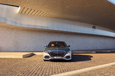 Die neue Mercedes-Maybach S-Klasse, 2026.Exterieur in MANUFAKTUR opalithweiß bright/verdesilber metallicInterieur in Maybach Exklusiv Nappaleder Beech Brown The new Mercedes-Maybach S-Class, 2026.Exterior in MANUFAKTUR opalite white bright/verde silver metallicInterior in Maybach Exclusive Nappa Leather Beech Brown
