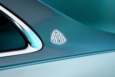 Die neue Mercedes-Maybach S-Klasse, 2026.Exterieur in MANUFAKTUR opalithweiß bright/verdesilber metallicInterieur in Maybach Exklusiv Nappaleder Beech Brown The new Mercedes-Maybach S-Class, 2026.Exterior in MANUFAKTUR opalite white bright/verde silver metallicInterior in Maybach Exclusive Nappa Leather Beech Brown