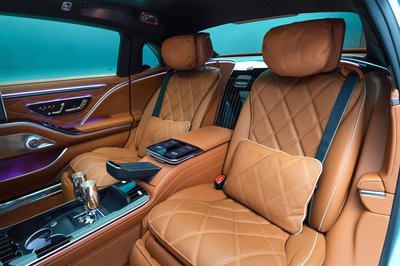 Die neue Mercedes-Maybach S-Klasse, 2026.Exterieur in MANUFAKTUR opalithweiß bright/verdesilber metallicInterieur in Maybach Exklusiv Nappaleder Beech Brown The new Mercedes-Maybach S-Class, 2026.Exterior in MANUFAKTUR opalite white bright/verde silver metallicInterior in Maybach Exclusive Nappa Leather Beech Brown