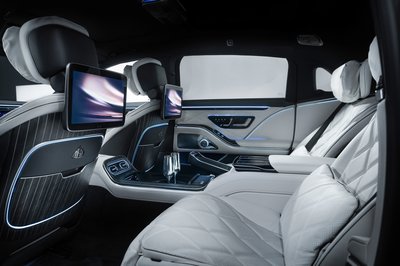 Die neue Mercedes-Maybach S-Klasse, 2026.Mercedes-Maybach S 580 Night Series Exterieur in obsidianschwarz metallic/m ojavesilber metallicInterieur in MANUFAKTUR tiefweiß/schwarz pearlMercedes‑Maybach S 580 | Energieverbrauch kombiniert: 11,5-10,8 l/100 km | CO₂-Emissionen kombiniert: 263-247 g/km | CO₂-Klasse: G The new Mercedes-Maybach S-Class, 2026.Mercedes-Maybach S 580 Night Series Exterior in obsidian black metallic/mojave silver metallicInterior in MANUFAKTUR deep white/black pearlMercedes-Maybach S 580 | combined energy consumption: 11.5-10.8 l/100 km | combined CO₂ emissions: 263-247 g/km | CO₂ class: G