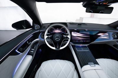 Die neue Mercedes-Maybach S-Klasse, 2026.Mercedes-Maybach S 580 Night Series Exterieur in obsidianschwarz metallic/m ojavesilber metallicInterieur in MANUFAKTUR tiefweiß/schwarz pearlMercedes‑Maybach S 580 | Energieverbrauch kombiniert: 11,5-10,8 l/100 km | CO₂-Emissionen kombiniert: 263-247 g/km | CO₂-Klasse: G The new Mercedes-Maybach S-Class, 2026.Mercedes-Maybach S 580 Night Series Exterior in obsidian black metallic/mojave silver metallicInterior in MANUFAKTUR deep white/black pearlMercedes-Maybach S 580 | combined energy consumption: 11.5-10.8 l/100 km | combined CO₂ emissions: 263-247 g/km | CO₂ class: G