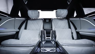 Die neue Mercedes-Maybach S-Klasse, 2026.Mercedes-Maybach S 580 Night Series Exterieur in obsidianschwarz metallic/m ojavesilber metallicInterieur in MANUFAKTUR tiefweiß/schwarz pearlMercedes‑Maybach S 580 | Energieverbrauch kombiniert: 11,5-10,8 l/100 km | CO₂-Emissionen kombiniert: 263-247 g/km | CO₂-Klasse: G The new Mercedes-Maybach S-Class, 2026.Mercedes-Maybach S 580 Night Series Exterior in obsidian black metallic/mojave silver metallicInterior in MANUFAKTUR deep white/black pearlMercedes-Maybach S 580 | combined energy consumption: 11.5-10.8 l/100 km | combined CO₂ emissions: 263-247 g/km | CO₂ class: G