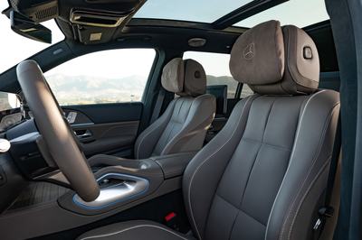 Der neue Mercedes-Benz GLS, 2026Lackierung: DARK PETROLPolsterung: MANUFAKTUR Nappa Leder tartuffobraun The new Mercedes-Benz GLS, 2026.Exterior: DARK PETROLInterior: MANUFAKTUR nappa leather truffle brown