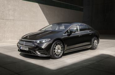 Mercedes-Benz EQS 580 4MATIC. Lack: MANUFAKTUR black sparkling. Innen: Exclusiv Nappa macchiatobeige / spacegrey Mercedes-Benz EQS 580 4MATIC | Energieverbrauch kombiniert: 19,5-16,2 kWh/100 km | CO₂-Emissionen kombiniert: 0 g/km | CO₂-Klasse: A;Mercedes-Benz EQS 580 4MATIC | Energieverbrauch kombiniert: 19,5-16,2 kWh/100 km | CO₂-Emissionen kombiniert: 0 g/km | CO₂-Klasse: A*Mercedes-Benz EQS 580 4MATIC. Paint: MANUFAKTUR black sparkling. Interior: Exclusiv Nappa macchiatobeige / spacegrey Mercedes-Benz EQS 580 4MATIC | energy consumption combined: 19.5-16.2 kWh/100 km | CO₂ emissions combined: 0 g/km | CO₂ class: A;Mercedes-Benz EQS 580 4MATIC | energy consumption combined: 19.5-16.2 kWh/100 km | CO₂ emissions combined: 0 g/km | CO₂ class: A*