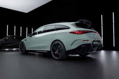 Der neue elektrische Mercedes-AMG CLA 45 4MATIC+.Exterieur Farbe: Aqua-Mint UniInterior Polster: ARTICO/Microcut schwarzEnergieverbrauch kombiniert: 19,6‒17,4 kWh/100 km | CO₂-Emissionen kombiniert: 0 g/km | CO₂-Klasse: ADie Angaben sind vorläufig. Es liegen bislang weder bestätigte Werte von einer amtlich anerkannten Prüforganisation noch eine EG-Typgenehmigung noch eine Konformitätsbescheinigung mit amtlichen Werten vor. Abweichungen zwischen den Angaben und den amtlichen Werten sind möglich. The new Mercedes-AMG CLA 45 4MATIC+ electric.Exterior color: Aqua-mint non-metallicInterior: ARTICO Microcut BlackEnergy consumption combined: 19.6–17.4 kWh/100 km | Combined CO₂ emissions: 0 g/km | CO₂ class: AThe figures are provisional. To date, there are no confirmed figures from an officially recognised testing organisation, nor is there an EC type-approval or a certificate of conformity containing official figures. There may be discrepancies between the figures provided and the official figures.