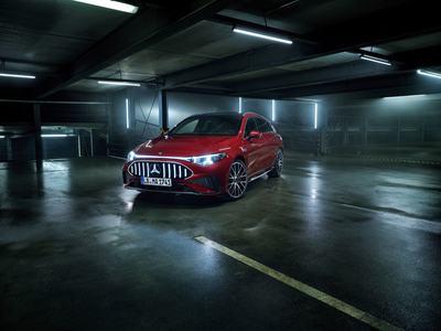 Der neue elektrische Mercedes-AMG CLA 45 4MATIC+.Exterieur Farbe: Aqua-Mint UniInterior Polster: ARTICO/Microcut schwarzEnergieverbrauch kombiniert: 19,6‒17,4 kWh/100 km | CO₂-Emissionen kombiniert: 0 g/km | CO₂-Klasse: ADie Angaben sind vorläufig. Es liegen bislang weder bestätigte Werte von einer amtlich anerkannten Prüforganisation noch eine EG-Typgenehmigung noch eine Konformitätsbescheinigung mit amtlichen Werten vor. Abweichungen zwischen den Angaben und den amtlichen Werten sind möglich. The new Mercedes-AMG CLA 45 4MATIC+ electric.Exterior color: Aqua-mint non-metallicInterior: ARTICO Microcut BlackEnergy consumption combined: 19.6–17.4 kWh/100 km | Combined CO₂ emissions: 0 g/km | CO₂ class: AThe figures are provisional. To date, there are no confirmed figures from an officially recognised testing organisation, nor is there an EC type-approval or a certificate of conformity containing official figures. There may be discrepancies between the figures provided and the official figures.