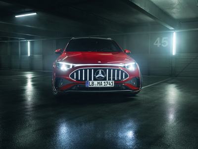 Der neue elektrische Mercedes-AMG CLA 45 4MATIC+.Exterieur Farbe: Aqua-Mint UniInterior Polster: ARTICO/Microcut schwarzEnergieverbrauch kombiniert: 19,6‒17,4 kWh/100 km | CO₂-Emissionen kombiniert: 0 g/km | CO₂-Klasse: ADie Angaben sind vorläufig. Es liegen bislang weder bestätigte Werte von einer amtlich anerkannten Prüforganisation noch eine EG-Typgenehmigung noch eine Konformitätsbescheinigung mit amtlichen Werten vor. Abweichungen zwischen den Angaben und den amtlichen Werten sind möglich. The new Mercedes-AMG CLA 45 4MATIC+ electric.Exterior color: Aqua-mint non-metallicInterior: ARTICO Microcut BlackEnergy consumption combined: 19.6–17.4 kWh/100 km | Combined CO₂ emissions: 0 g/km | CO₂ class: AThe figures are provisional. To date, there are no confirmed figures from an officially recognised testing organisation, nor is there an EC type-approval or a certificate of conformity containing official figures. There may be discrepancies between the figures provided and the official figures.