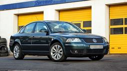 Még a fényszórók se mattultak az autón