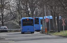 Útban a norvégiai Drammen felé a buszok elhagyják a Rábát.