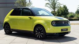 Egy tényleg pici autó, a padló alatt az akkucsomag, motor hátul, teljesítményelektronika elöl