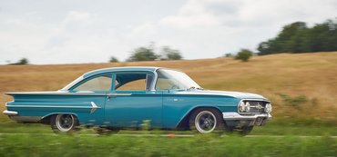 Az ősi V8 csak úgy köpi a mérget a levegőbe, de a gazdája legfeljebb ezer kilométert megy vele évente, így a hatása elenyésző