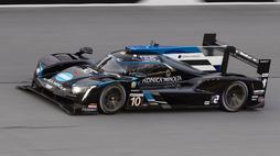A jelenlegi Daytona Prototype kategóriát is az LMDh váltaná le. Ez itt a múlt heti Daytonai 24 órás győztese, a Cadillac DPi