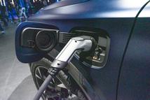 Igen eljött ez az idő is. Plug-in hibrid sportkocsi