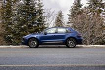 4726 mm hosszú, tükrökkel 2097 mm széles és 1606 mm magas a Porsche Macan T, tengelytávja 2807 mm