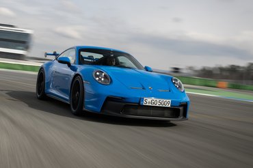 Esősorban olyan sportautók számára fejlesztették ki, mint amilyen a Porsche 911 GT3 RS is