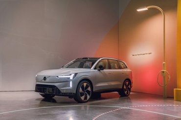 308397 Volvo EX90 at CES