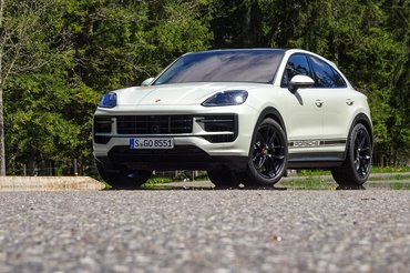 A Cayenne-en is jól mutat a retró stílusú matricacsík