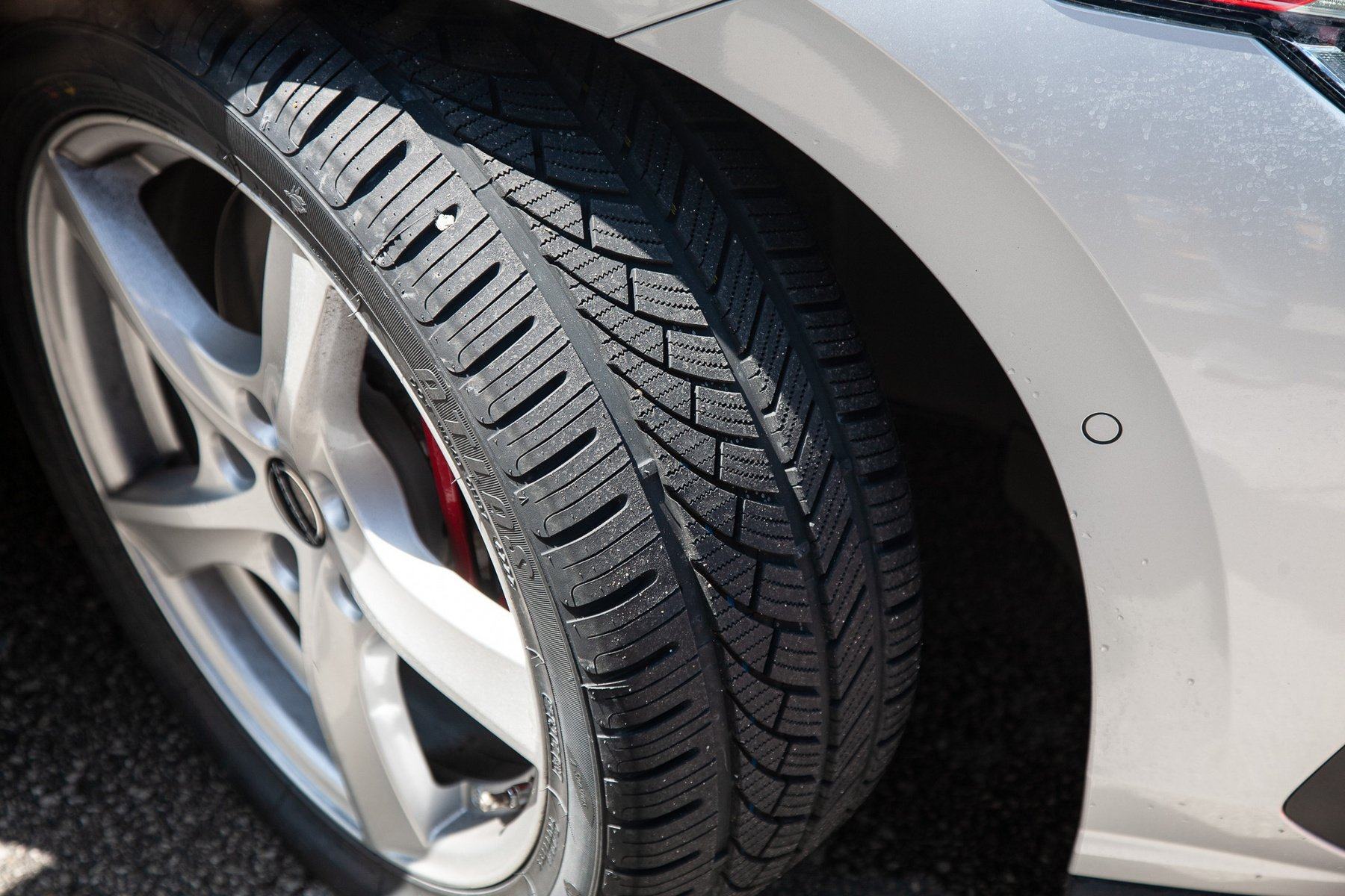 Ha csak két gumit vennék, előre vagy hátra szereltessem?