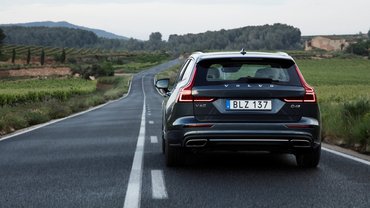 228898 New Volvo V60 D4 Inscription Denim Blue