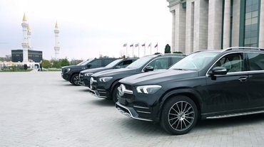 2.	Mercedes GLE-ket és GMC Yukonokat kaptak a leghűségesebb vezetők Kadirovtól(fotó: Moscow Times)