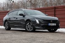 Ezeken a téli képeken talán nem jön át rendesen, de az 508-at okkal nézik meg az utcán.