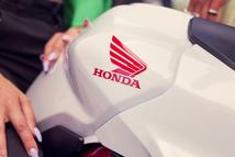 415756 23YM HONDA CB750 HORNET