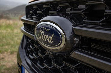 A kép nem adja vissza, de ez a Ford logó akkora, mint a tenyerem