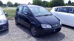 Ahogyan azt kell: műszakilag egy budi az egész, de eladásra szépen ki lett kerázva. Polír, kárpittisztítás, felnipucolás. Messziről úgy néz ki, mint egy jó vétel