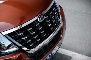 mahindra xuv500 w10 8