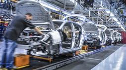 gyar-gyartas-autogyar-factory-worker-343655