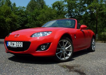 Nem nehéz rajongani érte: Mazda MX-5 NC széria