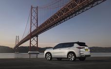 New Outlander PHEV White Diamond 002LR