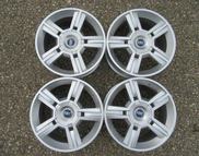 Szép, gyári és nem is drága. Az Idea volt túl olcsó, amiatt borult az egész matek