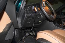 Az Opelnél csak fel kell dugni a műszert a diagnosztikai csatlakozóra, és indulhat a mérés